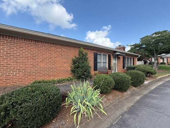 Foto del edificio - 970 Lytchfield Pl