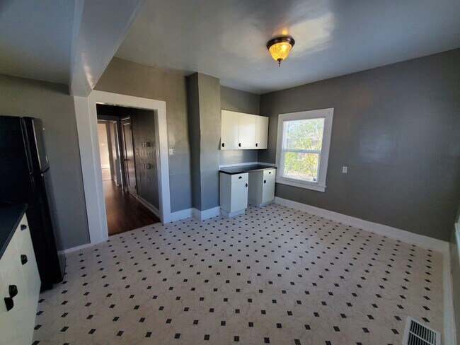 Foto del edificio - 110 Roseville St