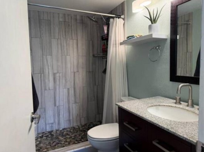 Foto del edificio - 140 Uwapo Rd