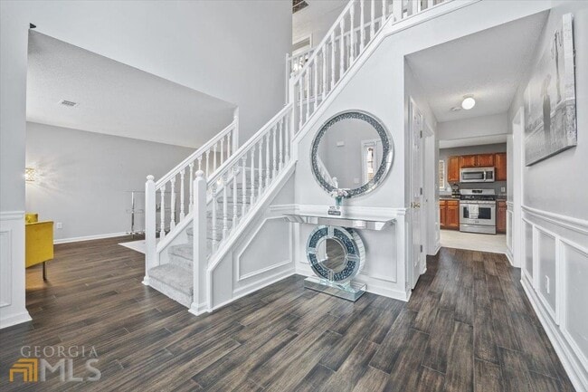 Building Photo - 6876 Foxfire Pl