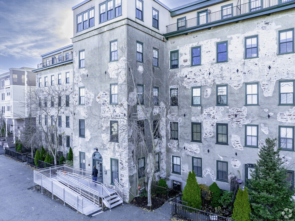 Primary Photo - Mt. Hope Apartments