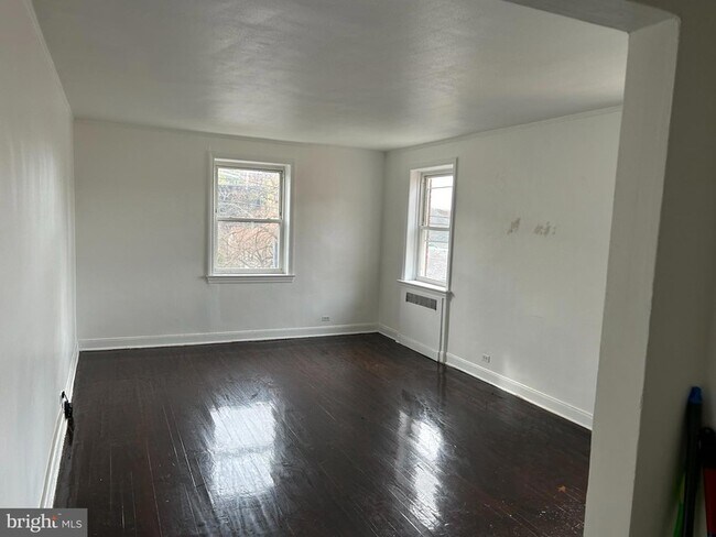 Building Photo - 455 W State St