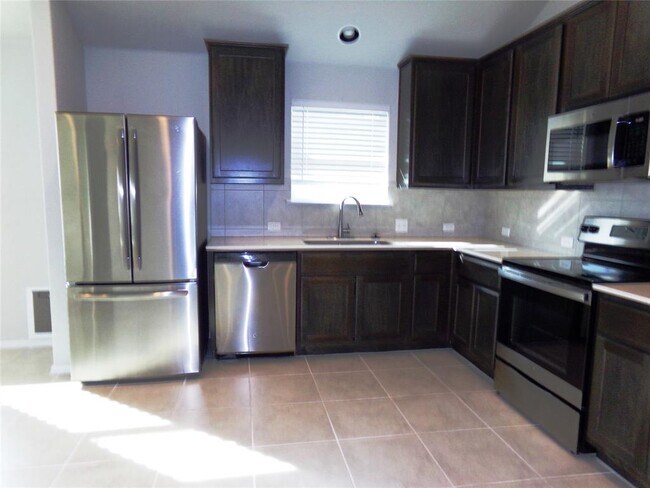 Building Photo - 127 Saranac Dr