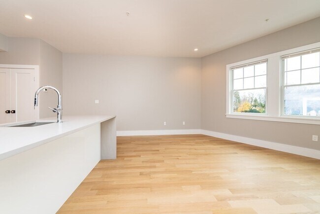 Foto del edificio - 723 Centre St