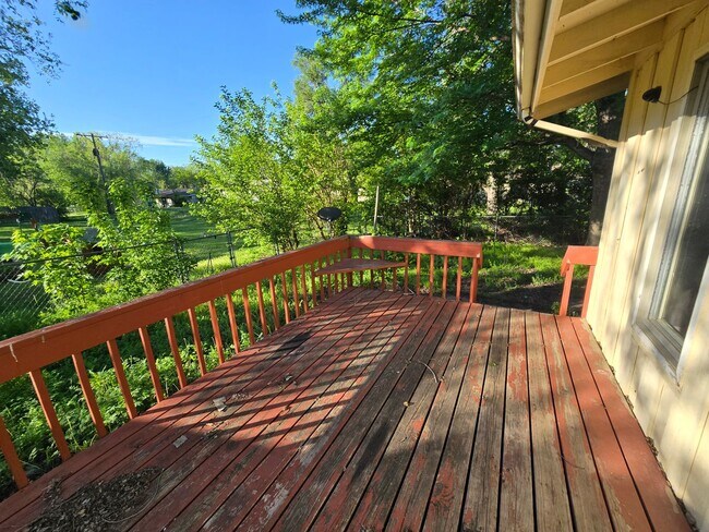 Foto del edificio - 4 bedroom 2 bath house