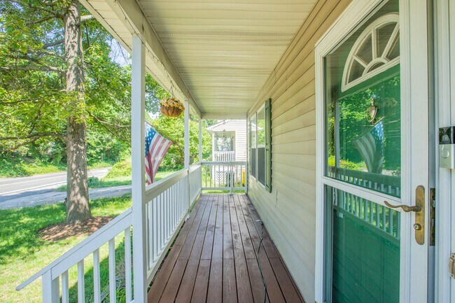Foto del edificio - Amazing 3 BR/2.5 BA Single-Family Home in ...