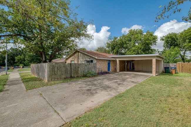 Building Photo - Cozy 2-Bedroom Duplex in Prime North Austi...