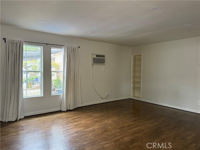 Building Photo - 312 E Erna Ave