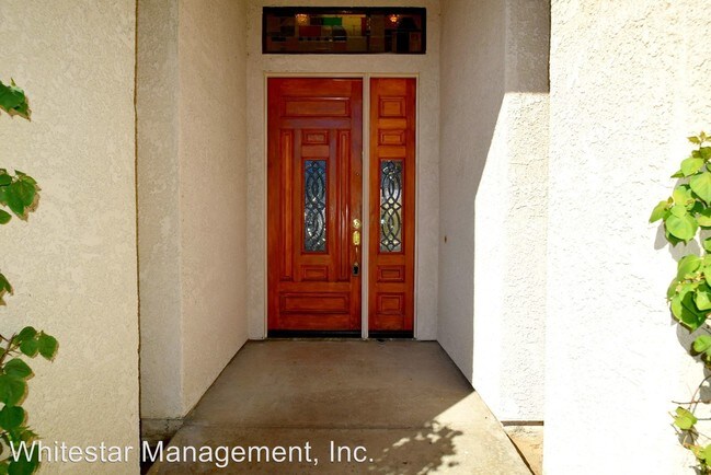 Building Photo - 4 Mission Palms W