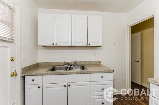 Building Photo - 1982 Rockledge Rd NE