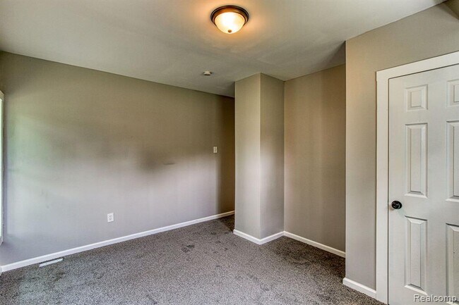 Building Photo - 5519 Eastlawn St