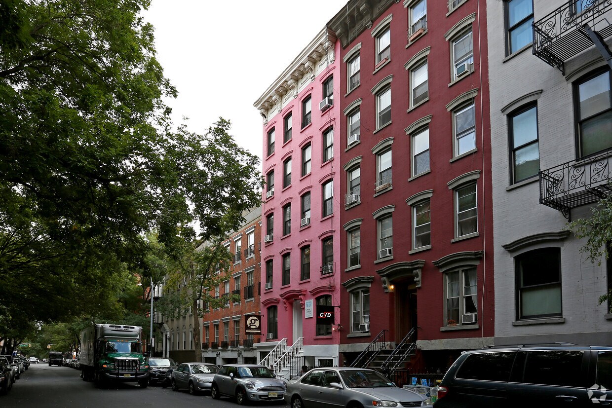 Foto principal - 218 E 5th St