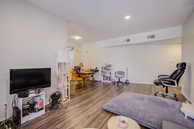 Foto del interior - 685 Kelton Ave
