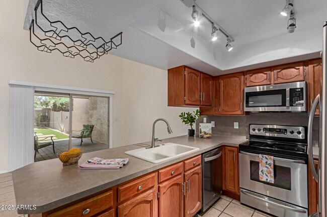 Building Photo - 9128 E Evans Dr