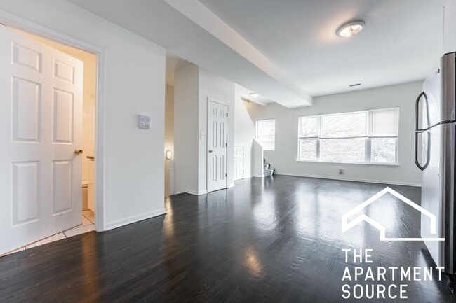 Building Photo - 2440 N Ashland Ave