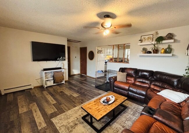 Building Photo - Updated 2 Bed Upper Unit w/ In-Unit Washer & Dryer + Utilities Included!