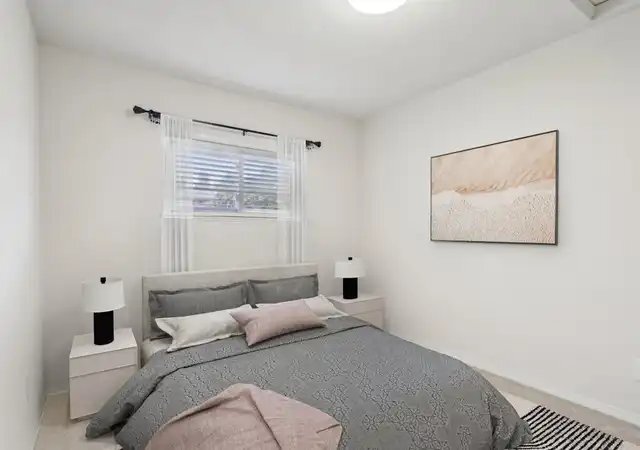 Foto del edificio - 5611 Commercial Ave