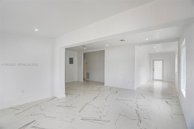 Foto del edificio - 988 NW 10th St