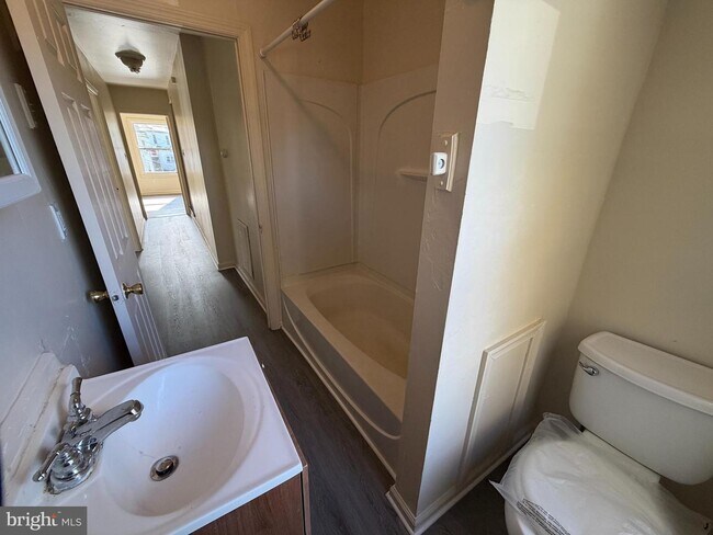 Foto del edificio - 110 W Main St