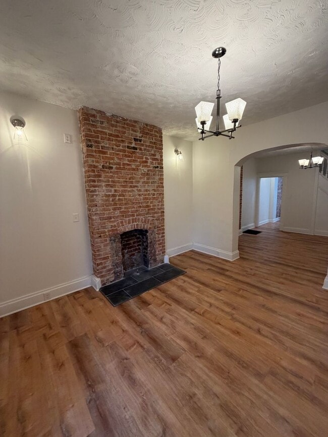 Building Photo - 441 E Whittier St