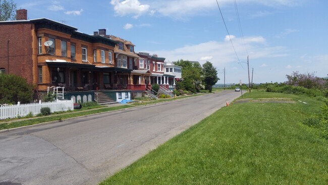 Bay View Terrace around 1pm - 33 Bay View Ter