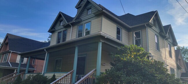Building Photo - 101 Beethoven St