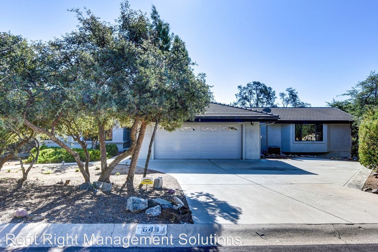 Foto principal - 3 br, 2.5 bath House - 648 Thunderbird Dr.