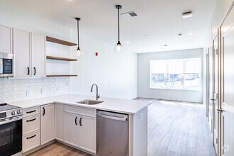 1BR, 1BA-720SF - Fox Howe