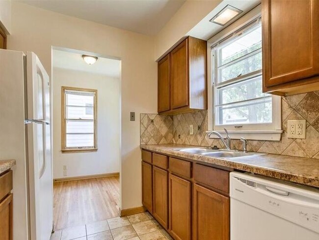 Building Photo - Westgate Raised Ranch Home