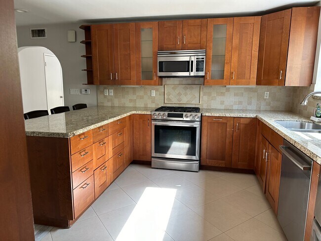 Building Photo - 24124 Archwood St