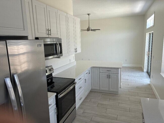 Building Photo - 844 W Charing Cross Cir