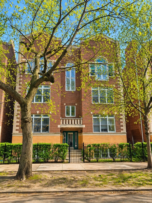 Building Photo - 4237 N Kenmore Ave