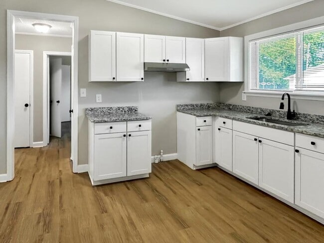 Building Photo - 501 Saunders Pl