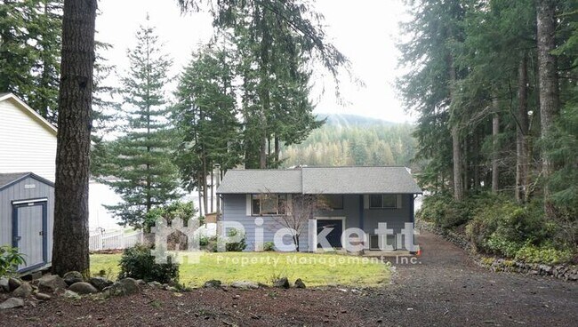Foto del edificio - 3 Bedroom Lake Front Home on Lake Tahuyeh