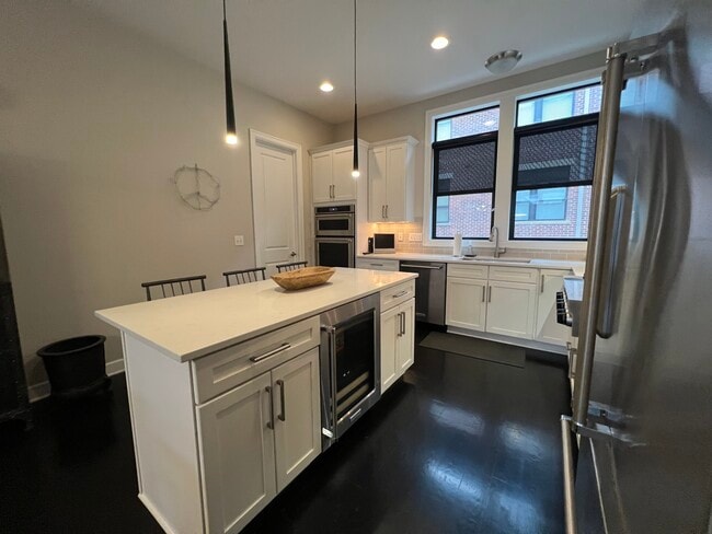 Building Photo - 1053 Harrison Park Pl