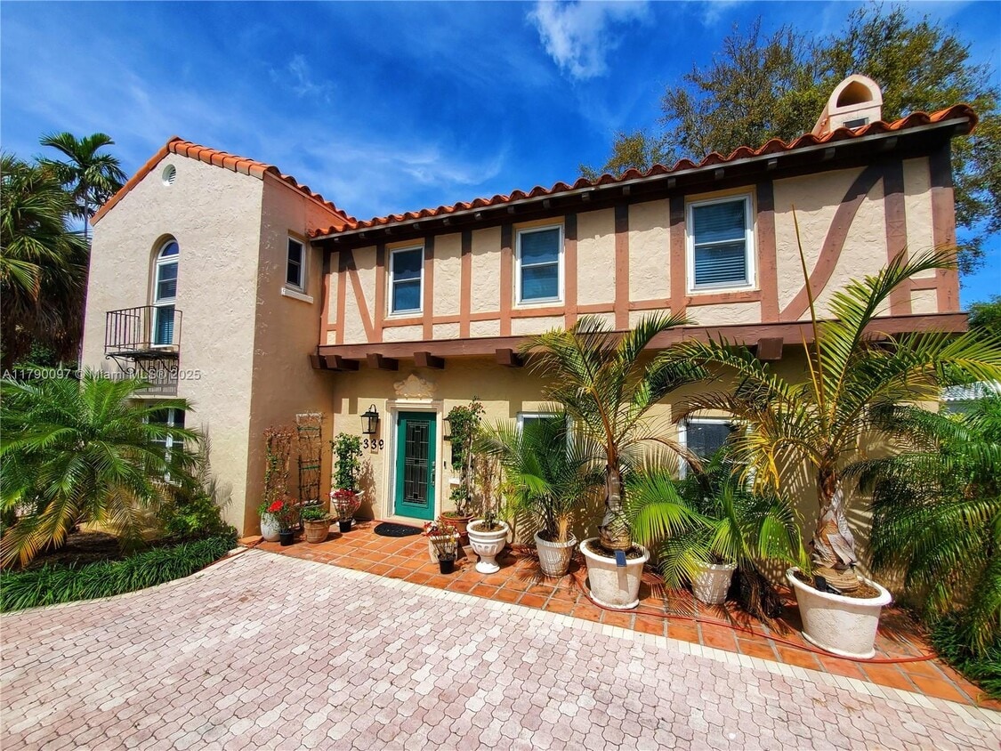 Primary Photo - 339 NE 96th St