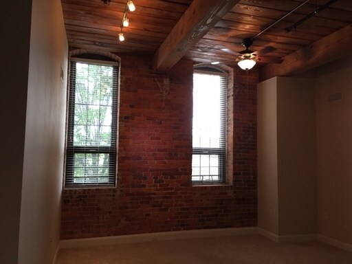 Building Photo - 251 Rocketts Way