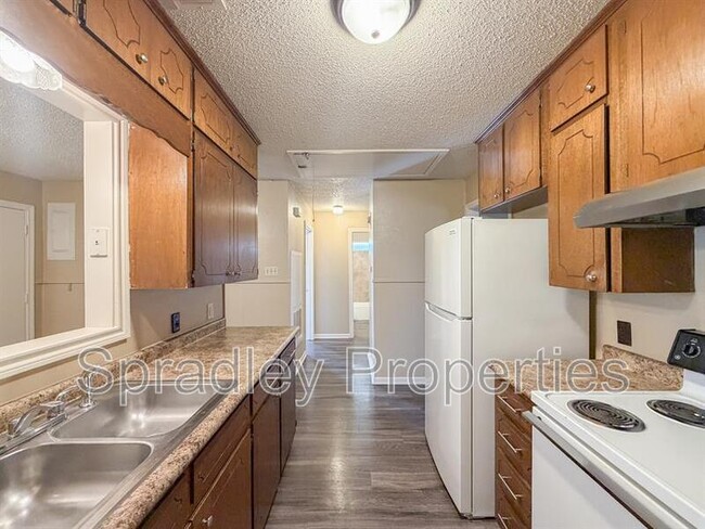 Building Photo - 409 Cheyenne Dr