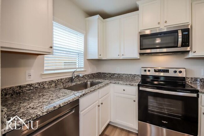 Building Photo - 10421 Sweetwater Creek Dr
