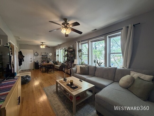 Photo - 2239 W Cornelia Ave Apartment