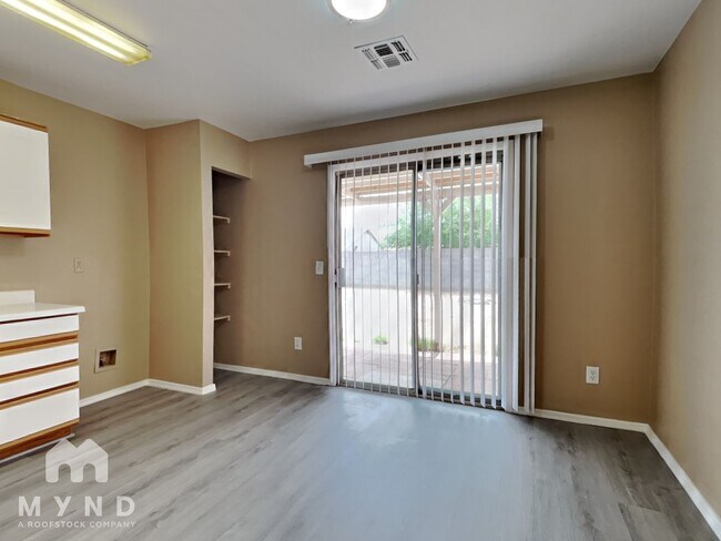 Foto del edificio - 11793 W Dahlia Dr