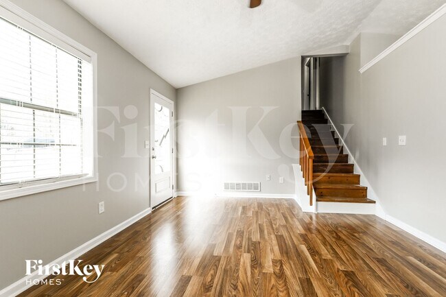 Foto del edificio - 4149 Warren Rd