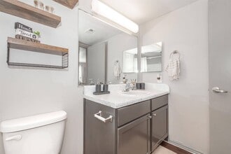 Building Photo - 1088 Park Plaza Dr