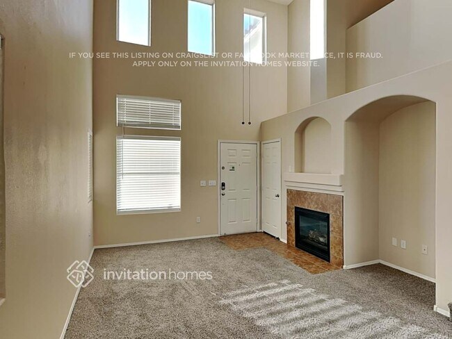 Foto del edificio - 10325 Adrianna Ave