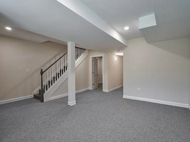 Building Photo - 2706 W Warren Blvd
