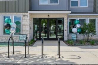 Building Photo - Sunstone Apartments