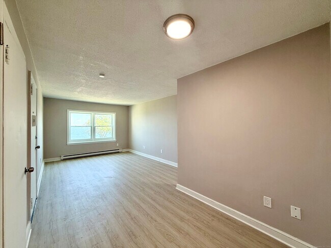 Foto del edificio - 208 Point Beach Dr