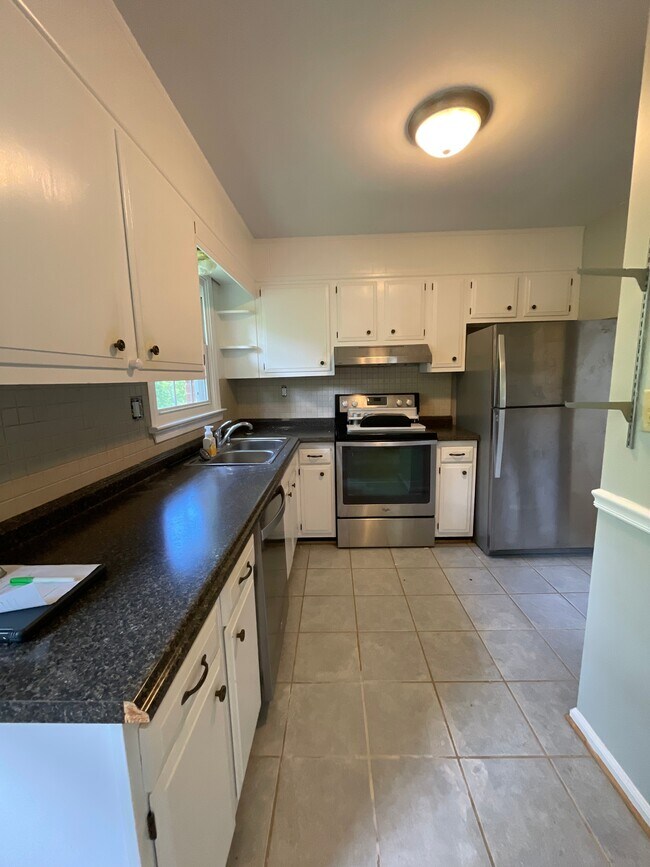 Building Photo - 1139 Ardmore Dr