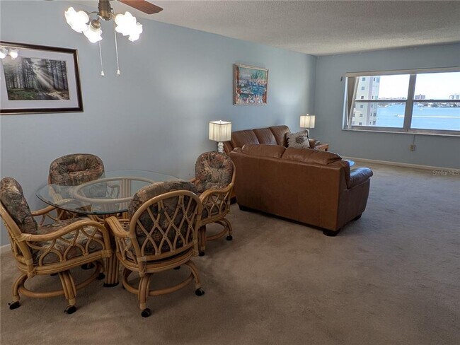 Foto del edificio - 4575 Cove Cir