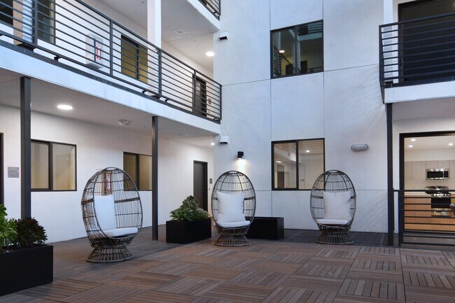Foto del edificio - Luxury Apartments - Move In Special
